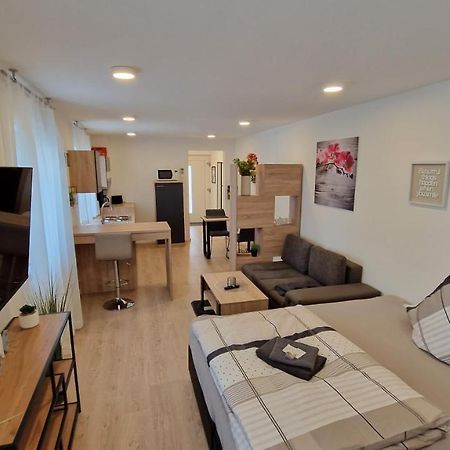 Appartment-Ferienwohnung Mit Kueche, Bad, Kostenlos Wlan, Modern Eingerichtet 罗丁 外观 照片