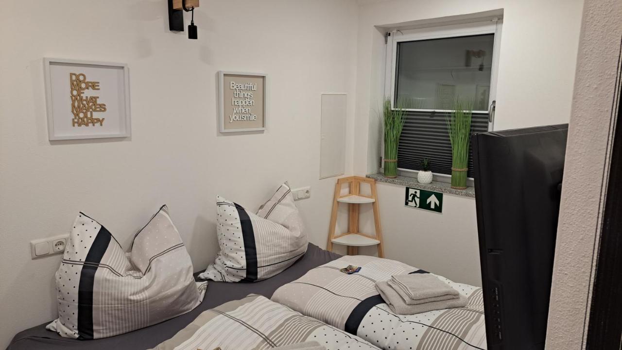 Appartment-Ferienwohnung Mit Kueche, Bad, Kostenlos Wlan, Modern Eingerichtet 罗丁 外观 照片