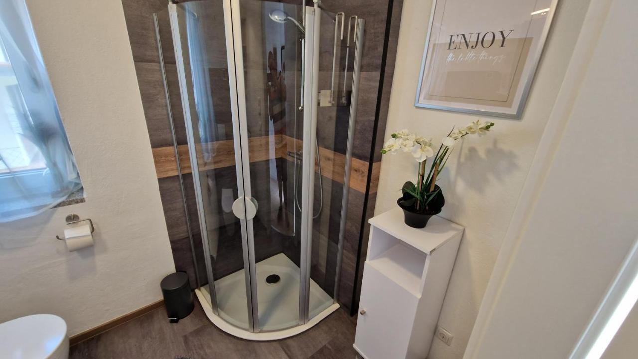 Appartment-Ferienwohnung Mit Kueche, Bad, Kostenlos Wlan, Modern Eingerichtet 罗丁 外观 照片
