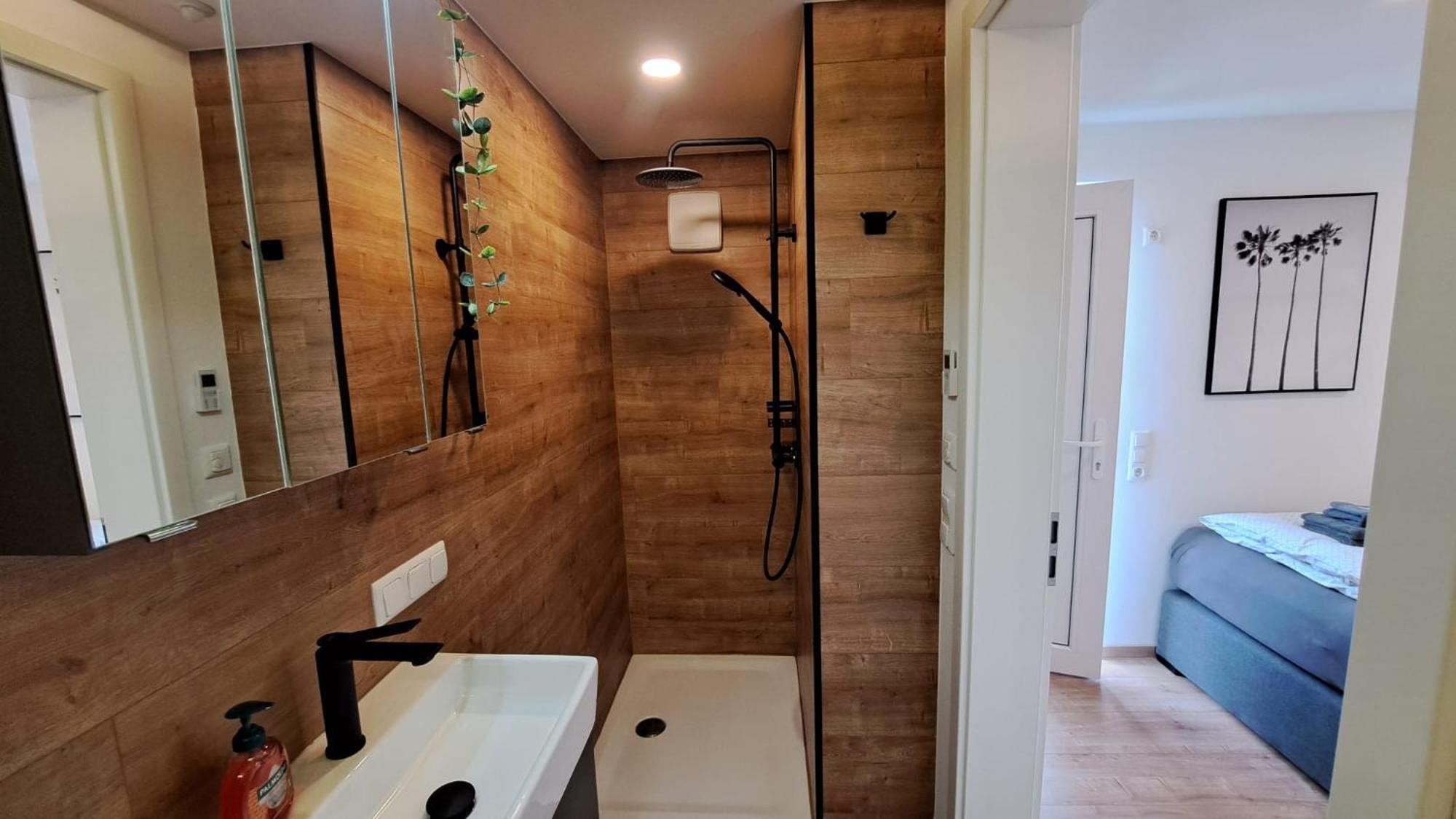 Appartment-Ferienwohnung Mit Kueche, Bad, Kostenlos Wlan, Modern Eingerichtet 罗丁 外观 照片