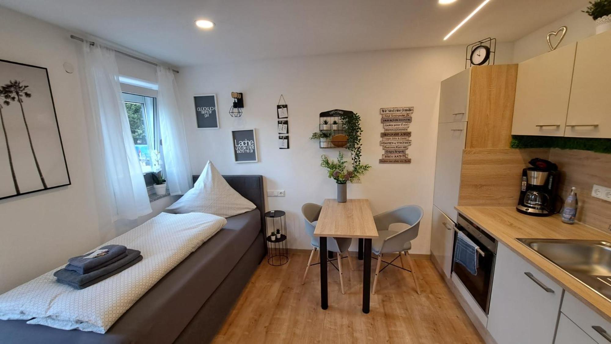 Appartment-Ferienwohnung Mit Kueche, Bad, Kostenlos Wlan, Modern Eingerichtet 罗丁 外观 照片